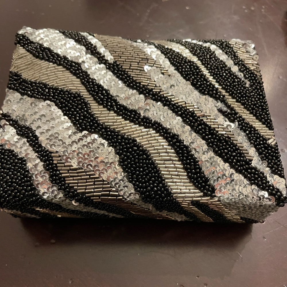 NWT Tiana NY Hand Beaded/Sequin Black Grey Silver Crossbody Bag - Picture 5 of 9